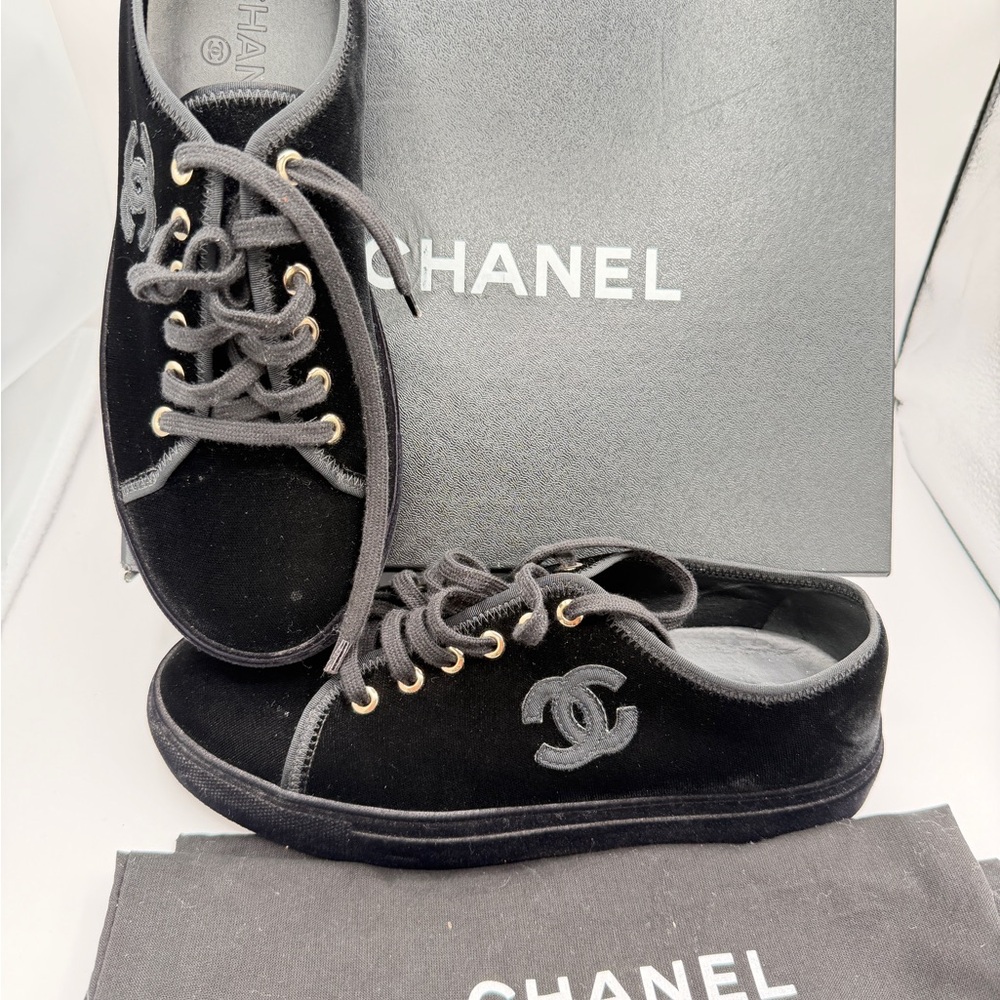 CHANEL Authentic Black Velvet Interlocking CC
Logo Sneakers